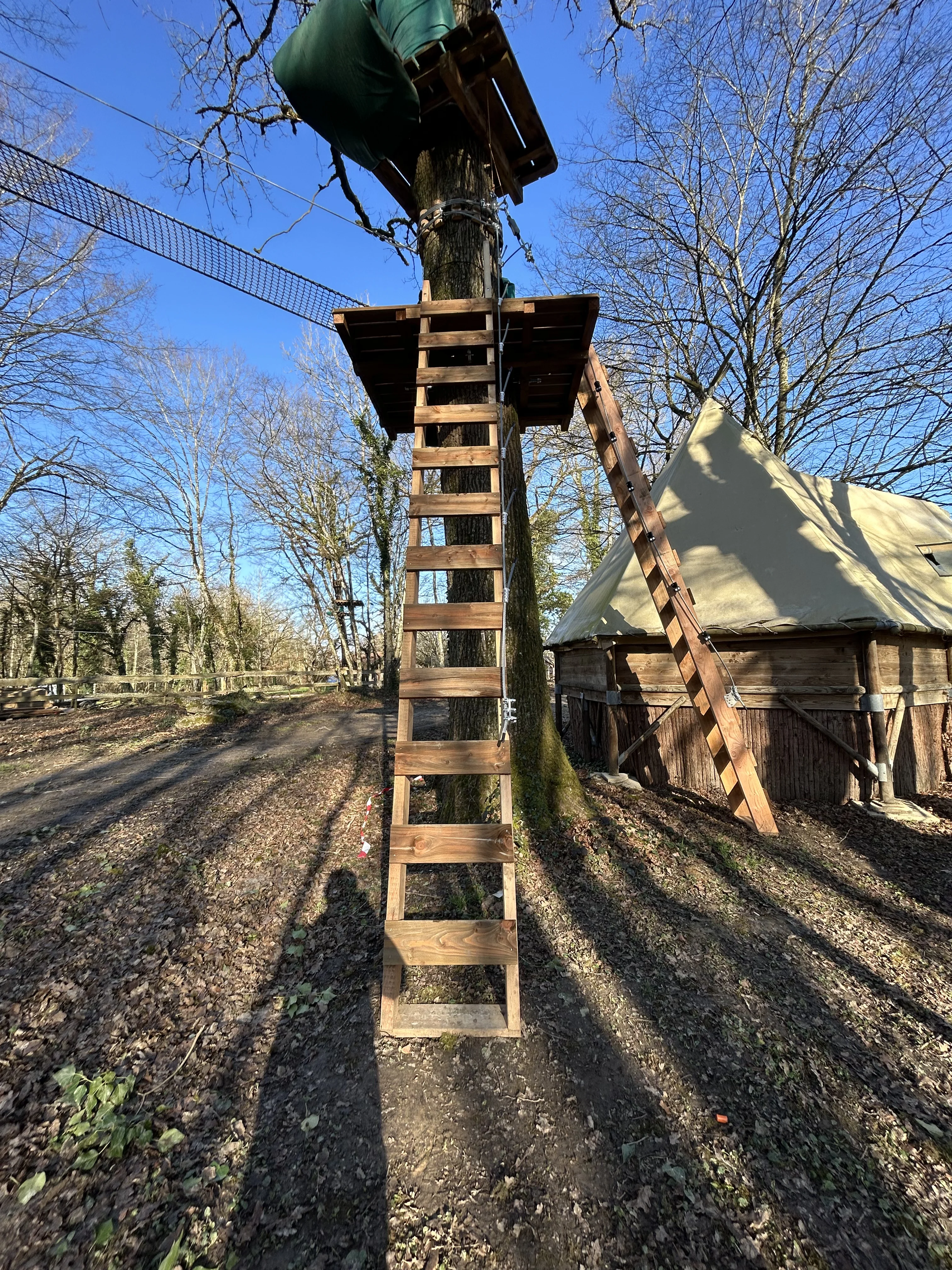 Échelle d'accès et de sortie, parcours accrobranche Accro Dombes