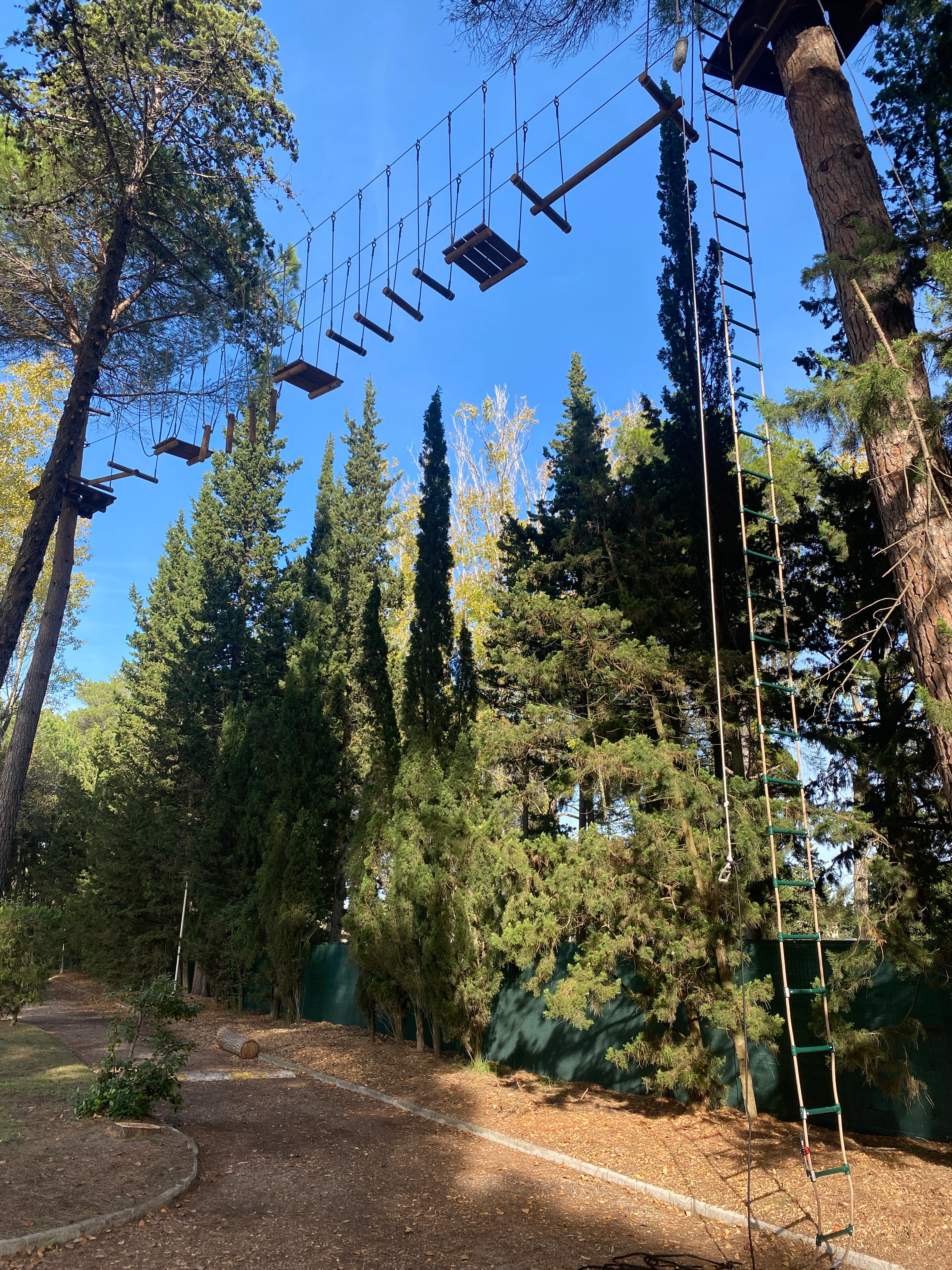 Grande échelle à grimper et multijeux, parc accrobranche La Grande Motte
