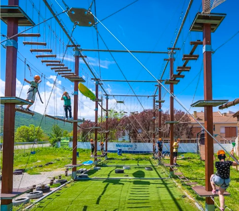 Structure autoportée parc aventure sans fondations