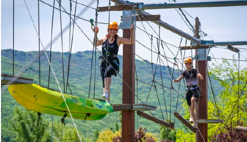Structure autoportée parc aventure réalisée par Accros Concept